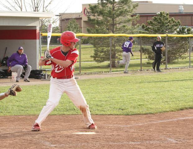 Daniel Heatherly produced a walk-off RBI single to give the Express a 3-2 win over Vincennes University in the first game of today's sub-regional. The Express lost their next game, however, and now must work their way through the loser's bracket. Photo by Cherie Guthrie/Owens Sports Information