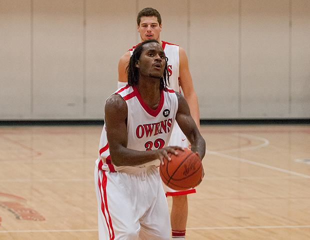 Justin Edmonds went 12-for-15 from the foul line today while scoring 25 points in an 88-75 loss to Cincinnati State. Photo by Seth Foley/Owens Sports Information