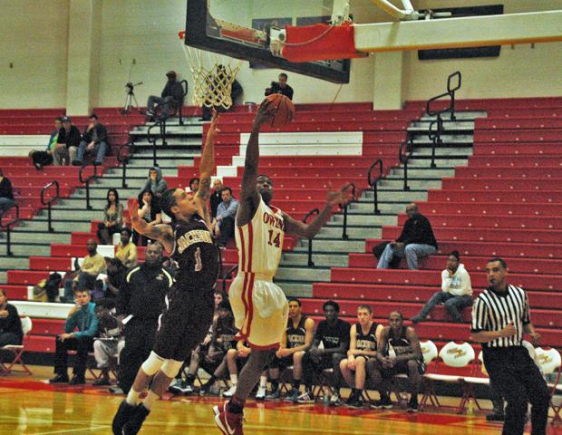 Franklin Lindsey, pictured here going for a lay-up, scored 18 points off the bench to help the No. 17 Express defeat Jackson CC 85-81 in the SHAC on Saturday. Photo by Kyle Wilber/Owens Sports Information
