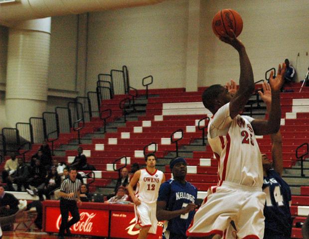 James Kelly had 14 points and nine rebounds in an 80-75 loss to Kalamazoo Valley CC today. Photo by Kyle Wilber/Owens Sports Information