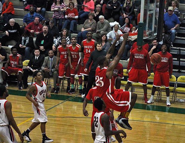 James Kelly puts the Express up three midway through the second half with this dunk, but it wasn't enough as the Express lost 80-75 to Rend Lake in the NJCAA D-II National Tournament semifinals tonight. Photo by Nicholas Huenefeld/Owens Sports Information