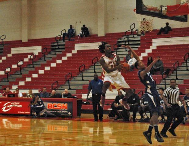 Above, Justin Edmonds prepares to attempt a lay-up against Kellogg. The sophomore guard had 45 points and 19 rebounds in two wins this weekend. Below, Tony Boykins makes a move in the paint. The freshman guard started both games and scored 29 points. Photos by Kyle Wilber/Owens Sports Information