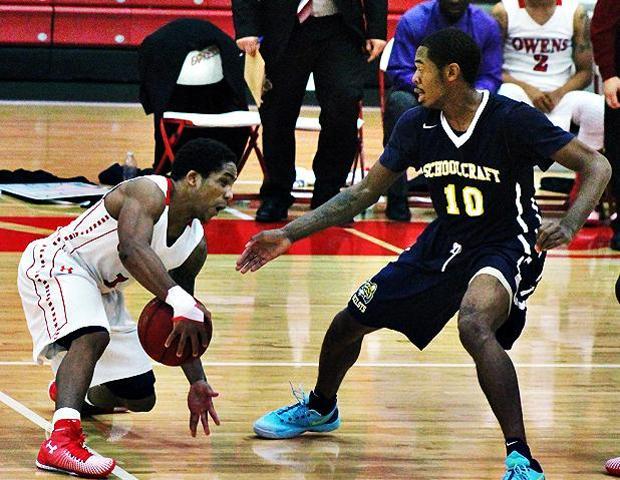 Shaakir Lindsey crosses over on Schoolcraft's Ja'Christian Biles in the second half of today's 99-92 win. The sophomore point guard had a team-high 22 points. Photo by Nicholas Huenefeld/Owens Sports Information