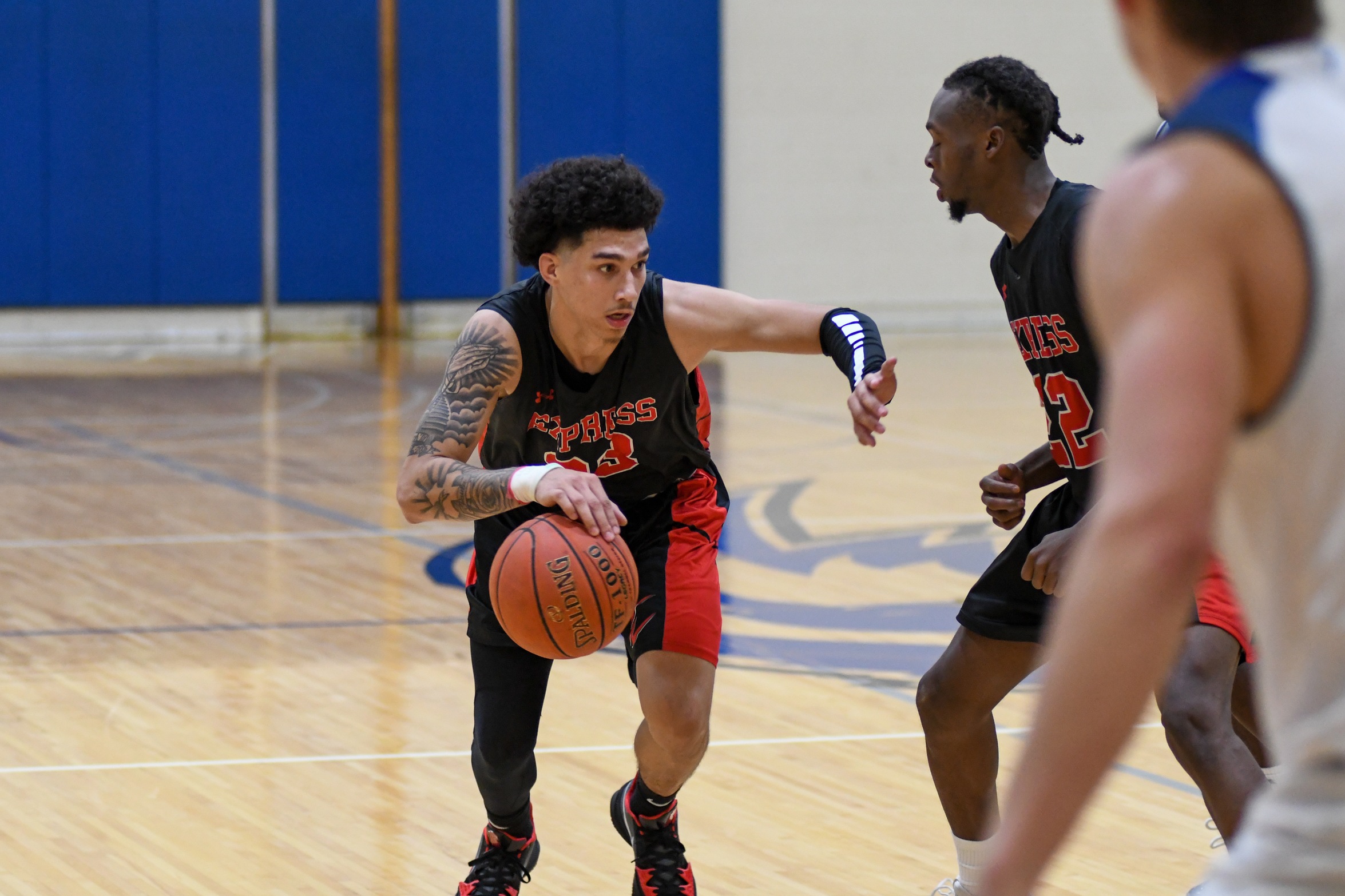 Tommy Moreno (Guard) drives to the rim.