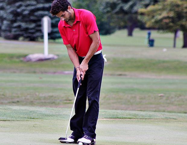 Freshman Dominic DiGiacomo watches his putt hit the edge of the hole and fall in during a tournament this past fall. Photo by Nicholas Huenefeld/Owens Sports Information