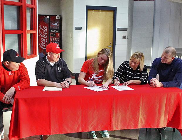 Kendall Murphy, center, signs her letter of intent to play softball for the Express. She is surrounded (to her left) by Express head coach Duane Lanham and assistant coach Kevin Snyder, as well as (to her right) by her parents, Pat and Cheryl Murphy. Photo by Nicholas Huenefeld/Owens Sports Information