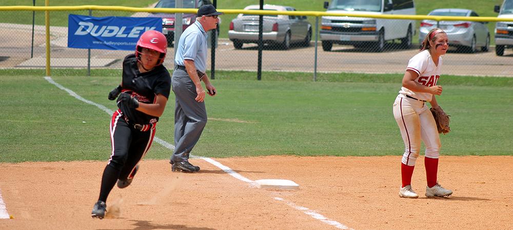 Jacey Gray rounds third and heads home in an NJCAA JUCO World Series game against Sauk Valley. Photo by Nicholas Huenefeld/Owens Sports Information