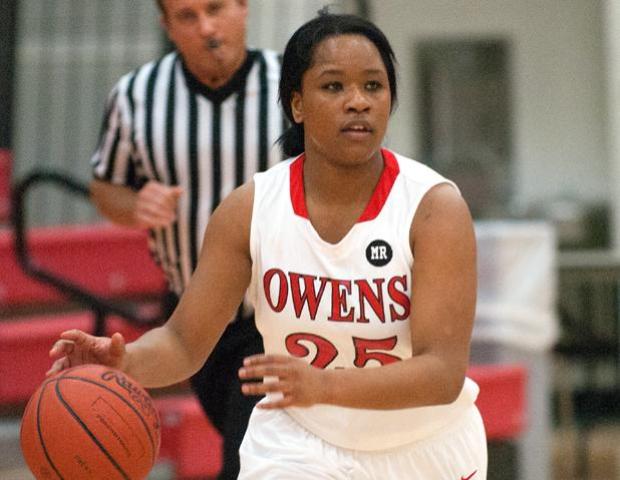 With her 17 points tonight, Hall now has 857 career points. She passed Stephanie Galant (856 points) to move into seventh place on the career scoring list. Photo by Seth Foley