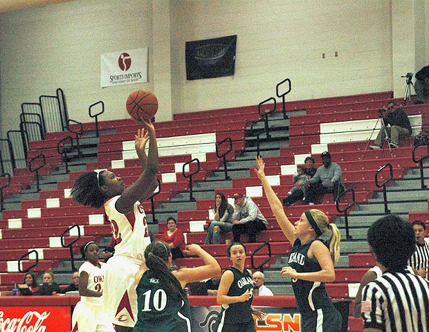 Karahn Scott, pictured here, had 10 points and nine rebounds to help the No. 8 Express women defeat Oakland CC 63-29 in the SHAC today. She was named the Owens Tip Off Classic MVP. Photo by Kyle Wilber/Owens Sports Information