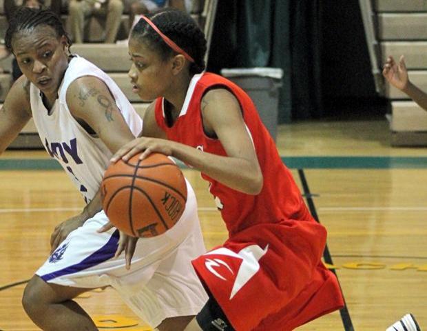 Uniqua Mitchell, pictured here pushing the ball up court, finished with a team-high 15 points to go with six rebounds. Photo by Lamar Carter, ASA College