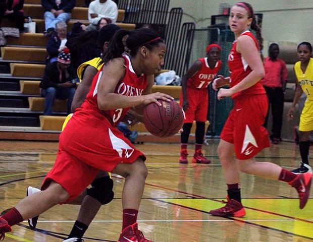 Kamilah Carter drives past her opponent in the second half of today's 63-52 win over Mott Community College. Carter had a game-high 24 points. Photo by Nicholas Huenefeld/Owens Sports Information