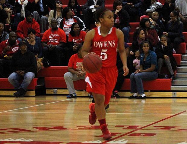 Kamilah Carter poured in a game-high 25 points on 9-for-13 (4-for-6) shooting in a 90-61 win over Wayne County on Monday. Photo by Nicholas Huenefeld/Owens Sports Information