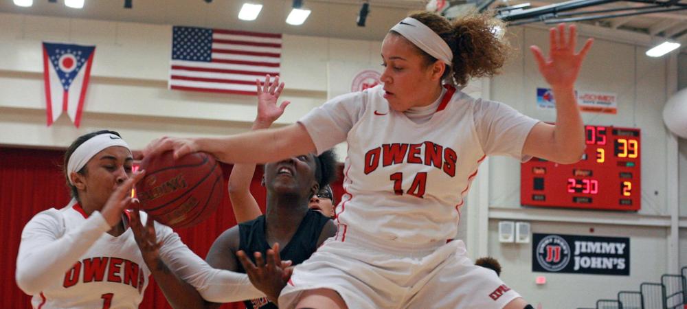 Lakyn Gulley (14) makes a play defensively in today's game. Photo by Kyle Brown/Owens Sports Information