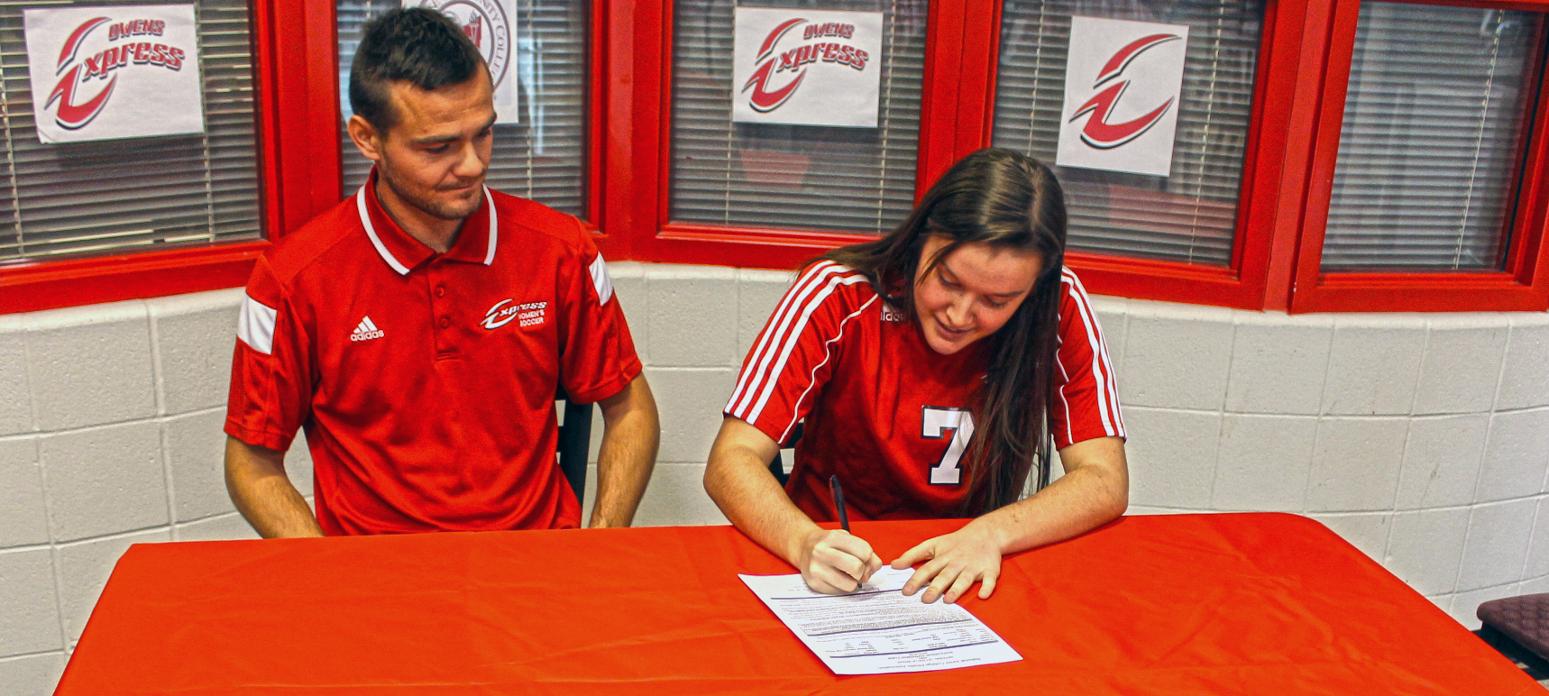 Owens Lands Napoleon's Richardson For Women's Soccer