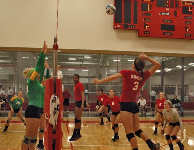 Alyssa Meis plays a ball against Kishwaukee College on Sept. 2. Meis and the Express fell to 0-2 against them with a four set loss on Saturday. Photo by Nicholas Huenefeld/Owens Sports Information