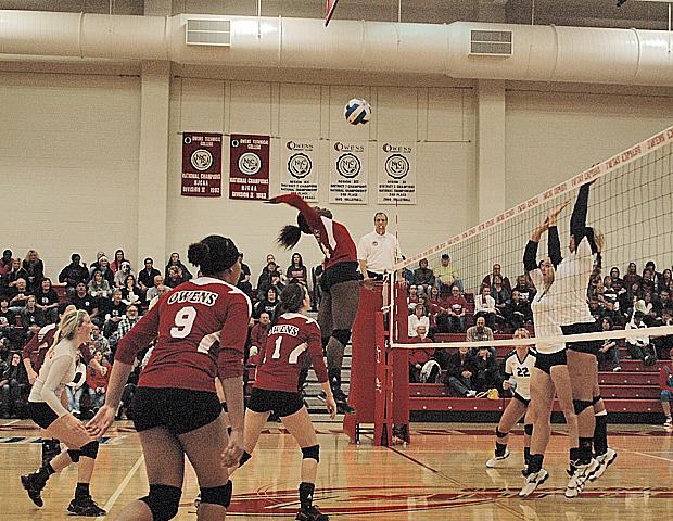Dakia Sellers rises for a kill against Columbus State CC. The freshman outside hitter was named the OCCAC Player of the Week. Photo by Nicholas Huenefeld/Owens Sports Information