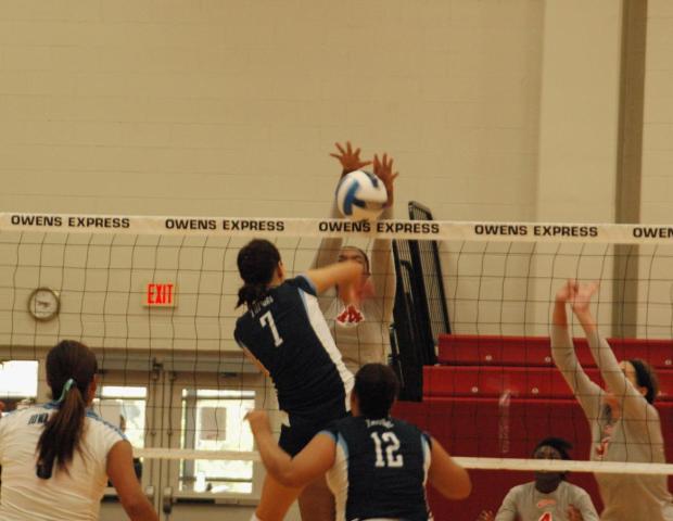 Jazmine Thomas gets the block in the fourth set against No. 6 Iowa Central. The Express rallied from down two sets to stun the Tritons. Photo by Nicholas Huenefeld/Owens Sports Information