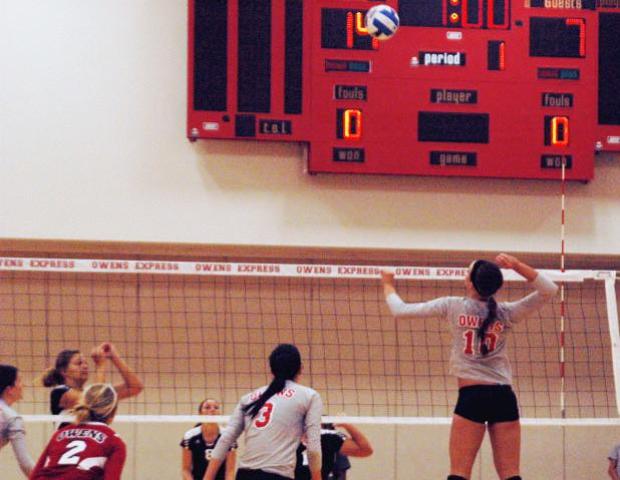 Kenzie Kleinhenz gets one of her five kills. The No. 5 Express improved to 13-3 overall (3-0 OCCAC) with their straight set win over Sinclair Community College today. Photo by Nicholas Huenefeld/Owens Sports Information