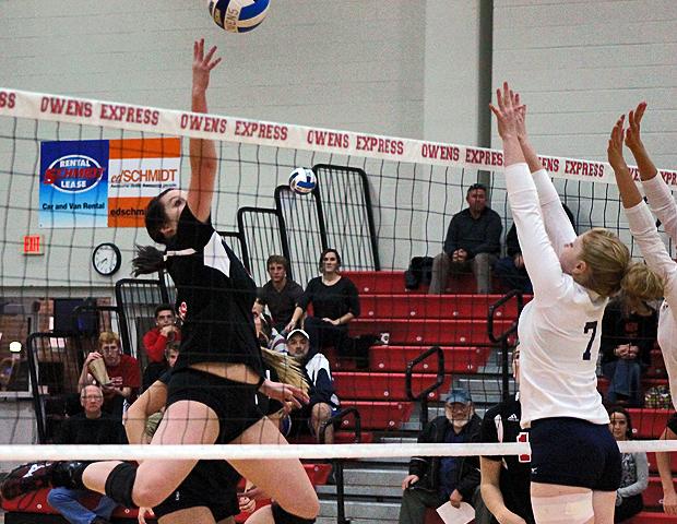 Stephanie Kipp, pictured here, had 10 kills against Lorain County, including the game winner in the third set and the match winner in the fourth. Photo by Nicholas Huenefeld/Owens Sports Information