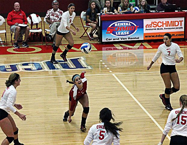 Ciarra Wirick gives max effort attempting to dig a ball in tonight's match against Lorain County. She finished with a team-high 20 digs. Photo by Nicholas Huenefeld/Owens Sports Information