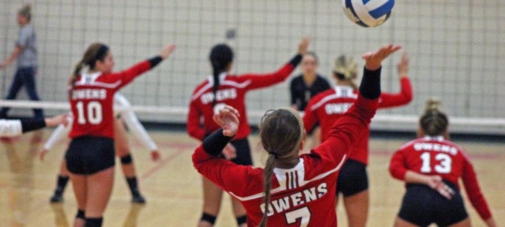 Ally Mikesell is pictured here serving. Photo by Nicholas Huenefeld/Owens Sports Information
