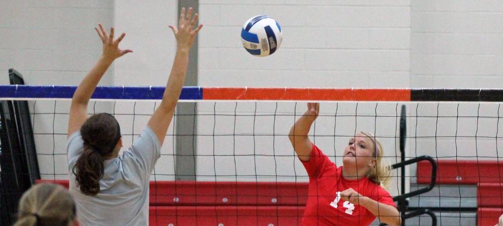 Taylor Purcell won the fourth and fifth sets vs McHenry County with kills. Photo by Nicholas Huenefeld/Owens Sports Information