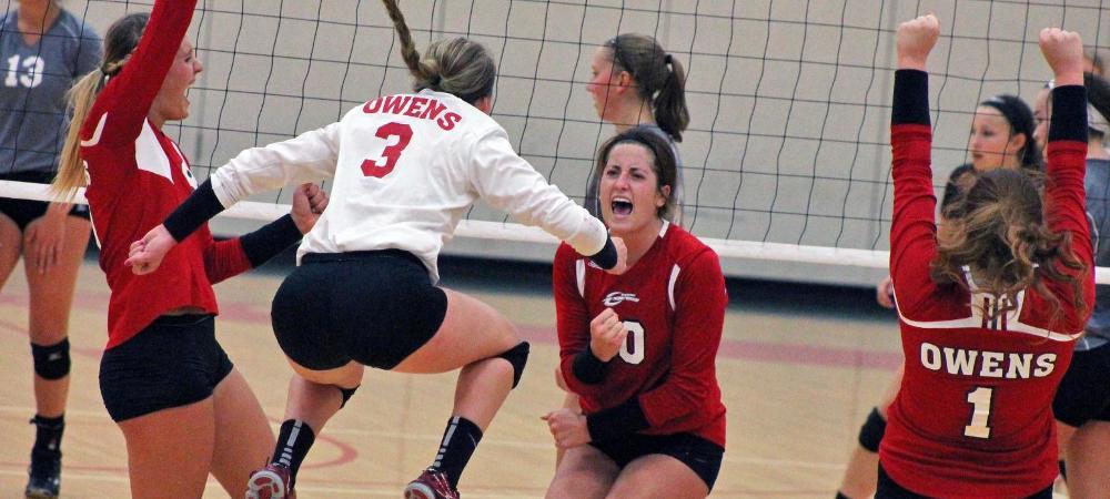 Macy Reigelsperger (center) celebrates a fifth set kill with her teammates, including Brooke Gyori (3). Photo by Nicholas Huenefeld/Owens Sports Information